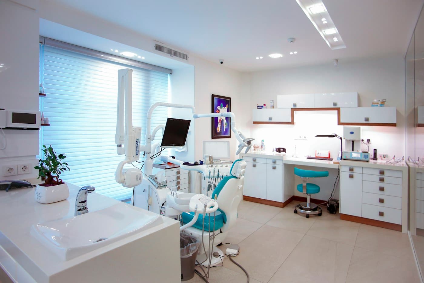 Bright Smile Clinic demo website hero image (fictional brand by ENZORA)